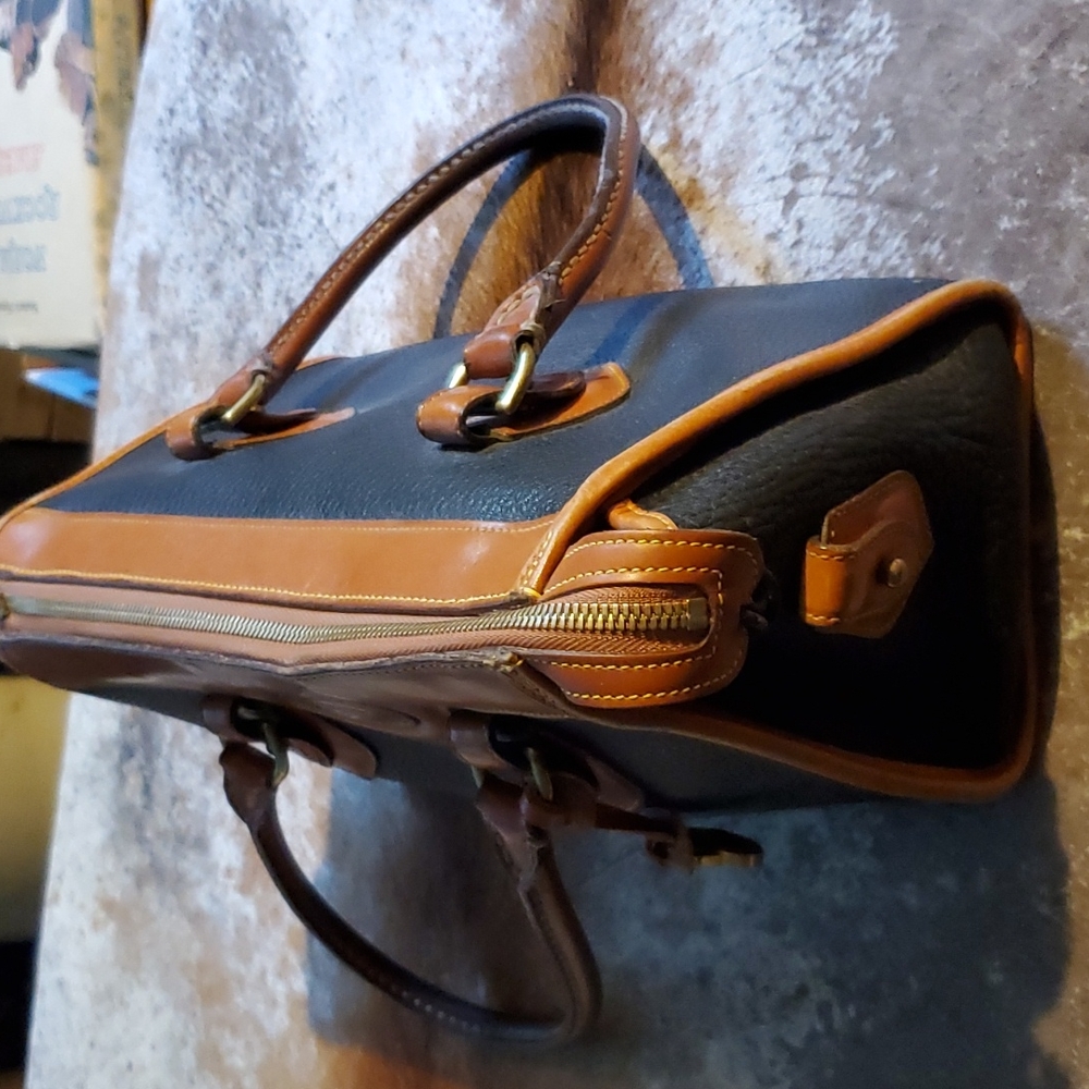 Vintage Dooney & Bourke purse - Picture 3 of 9